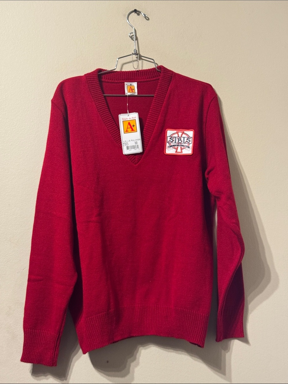Unisex A+ Red V Neck Pullover Sweater St Bonaventure Catholic School Crest M NEW